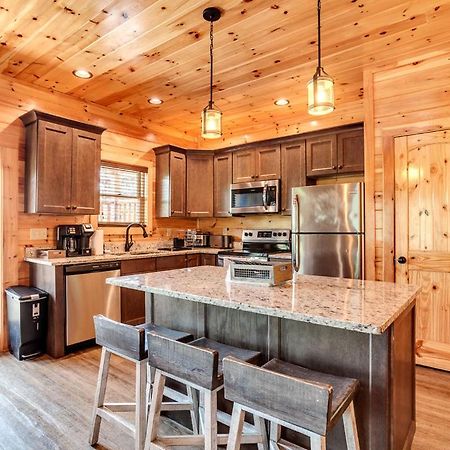 Gatlinburg Cabin With Private Hot Tub By Staycating Exterior photo