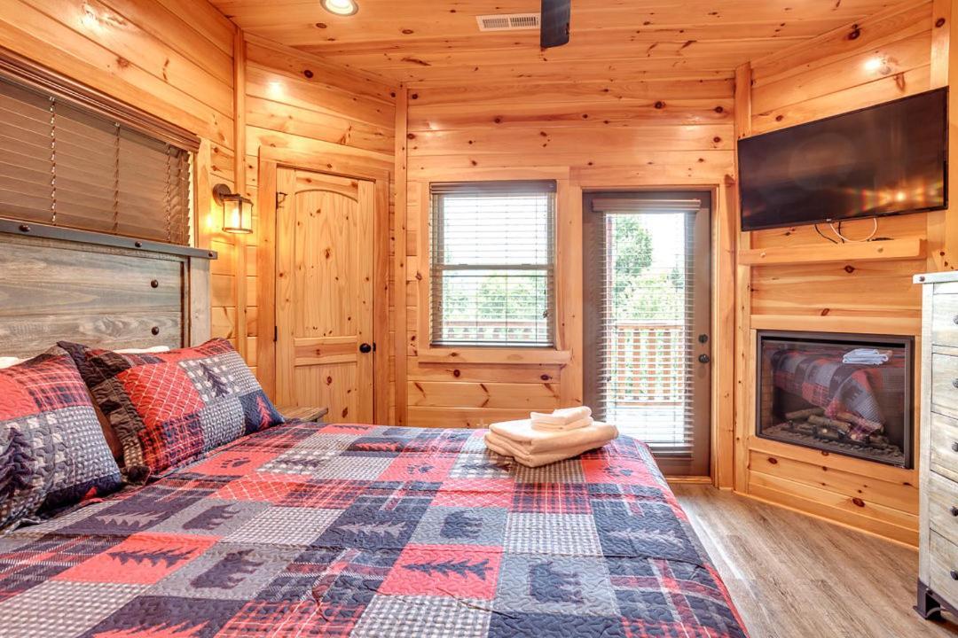 Gatlinburg Cabin With Private Hot Tub By Staycating Exterior photo
