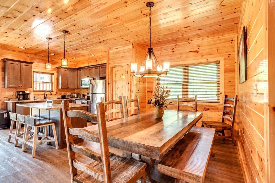 Gatlinburg Cabin With Private Hot Tub By Staycating Exterior photo