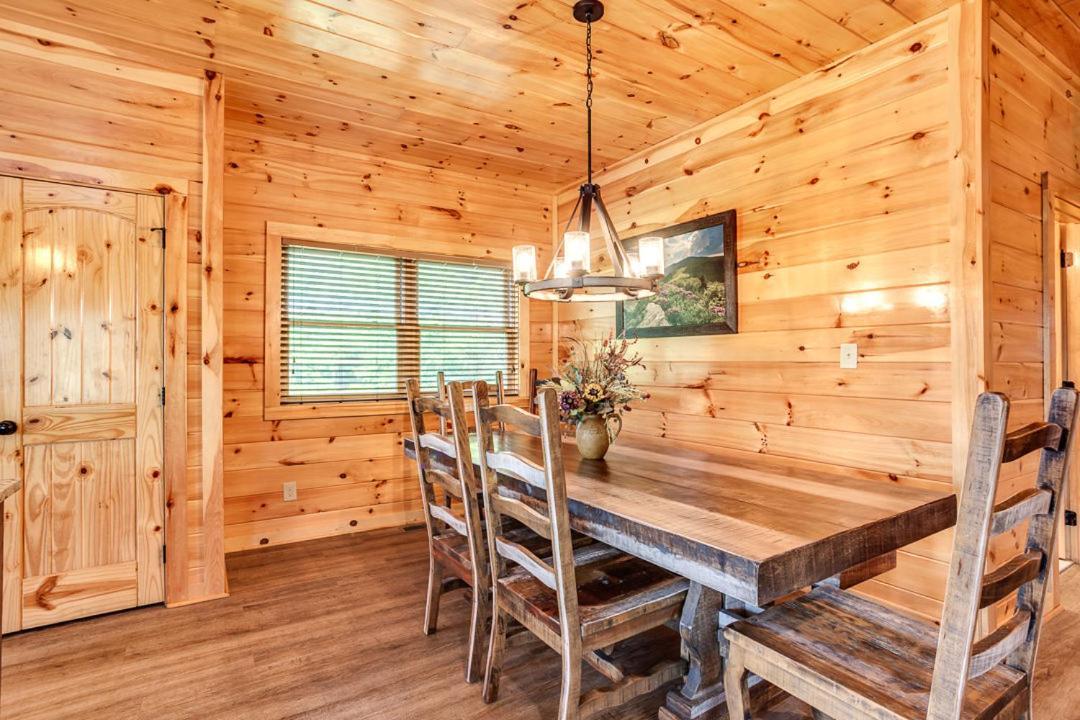 Gatlinburg Cabin With Private Hot Tub By Staycating Exterior photo