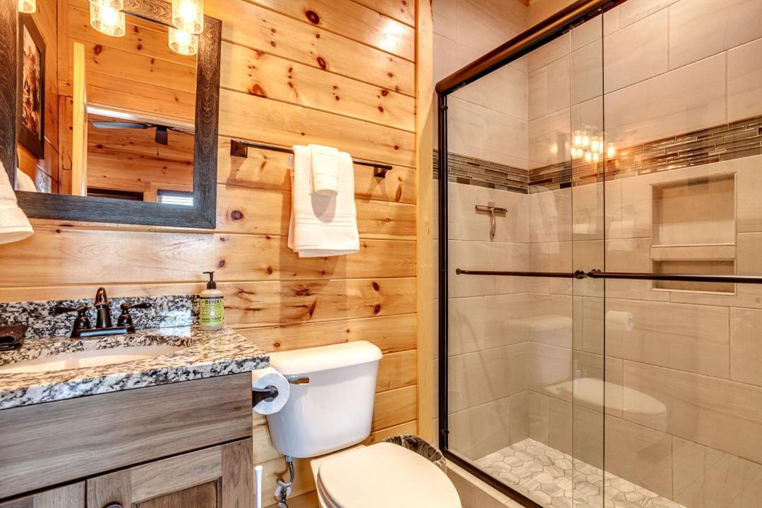 Gatlinburg Cabin With Private Hot Tub By Staycating Exterior photo