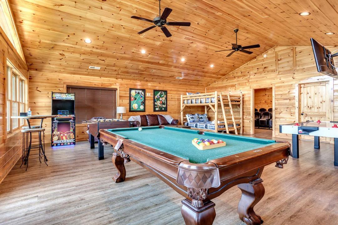 Gatlinburg Cabin With Private Hot Tub By Staycating Exterior photo